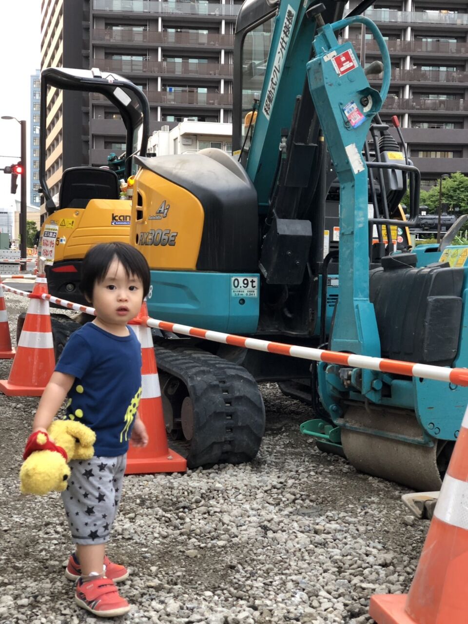 ２歳男子 働く車にハマる 高津 智文 子供から家族まで自然でおしゃれに残す人生の写真館 ライフスタジオ